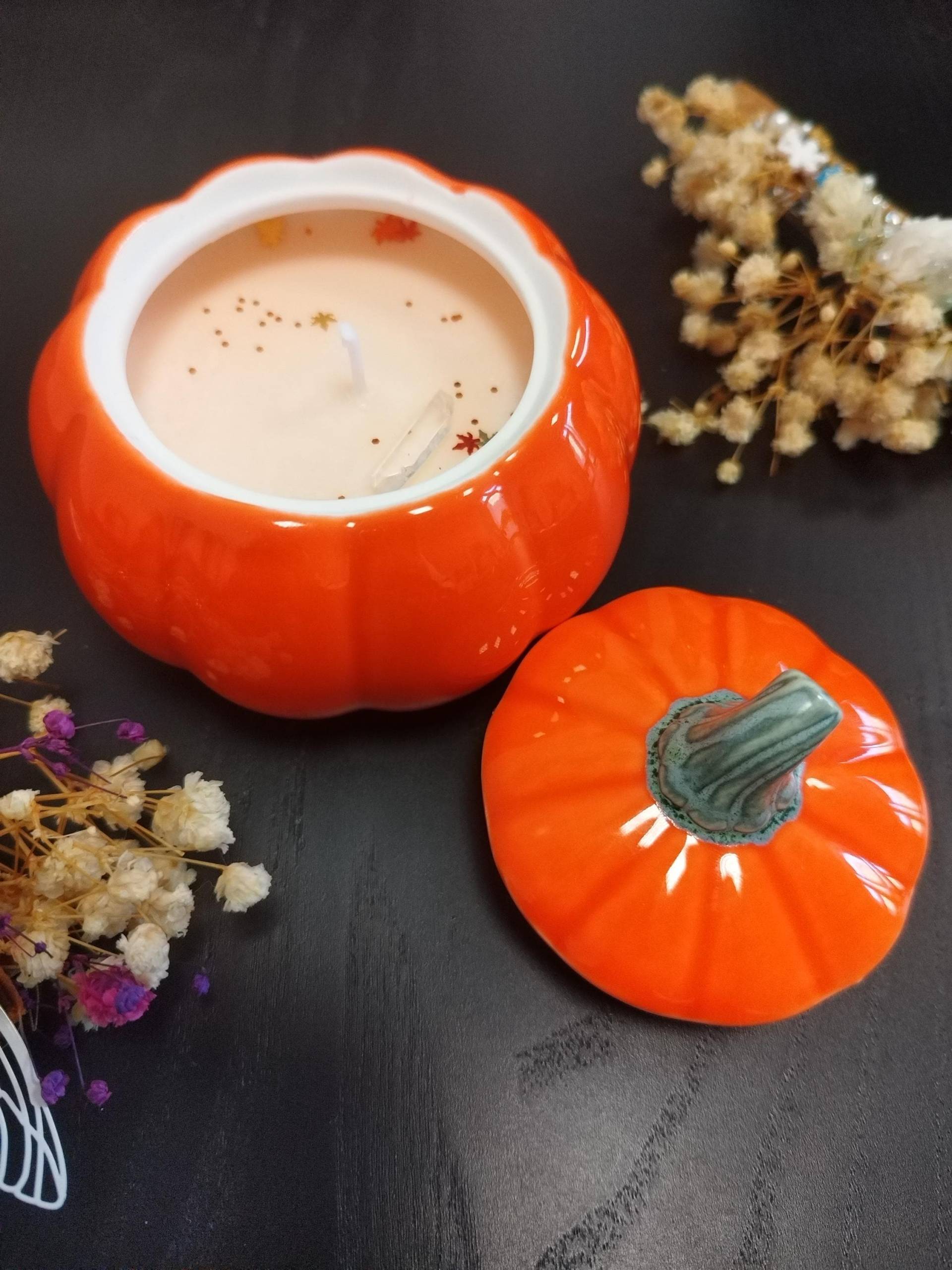 Kürbiskerze in Keramikdose B-Grade Autumn Glow Pumpkin Handmade Soy Candle Decorative Kürbiskerze in Keramikdose B-Grade Autumn Glow Pumpkin Handmade Soy Candle Decorative von GleamTopiaTreasures