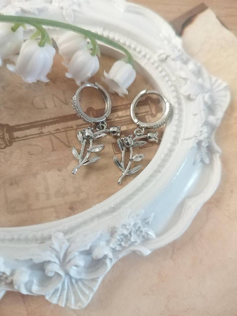 Maiglöckchen Creolen Fairycore Vintage Handmade Earrings Fantasy Medieval von GleamTopiaTreasures