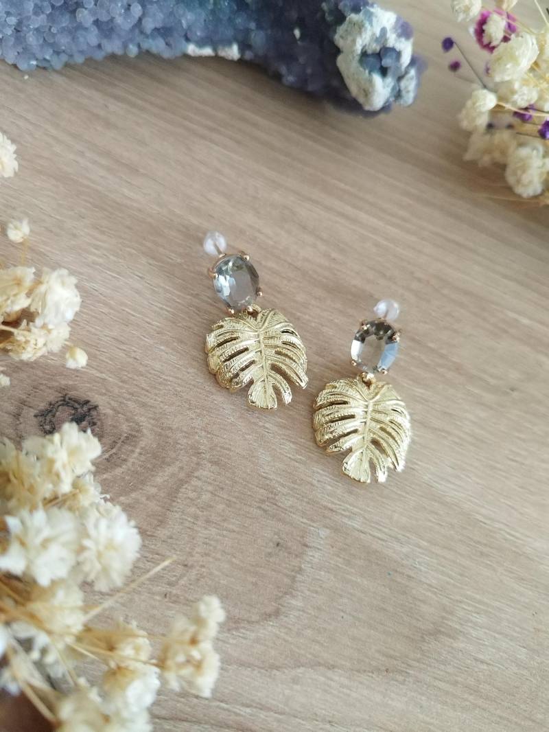 Monstera Earrings von GleamTopiaTreasures