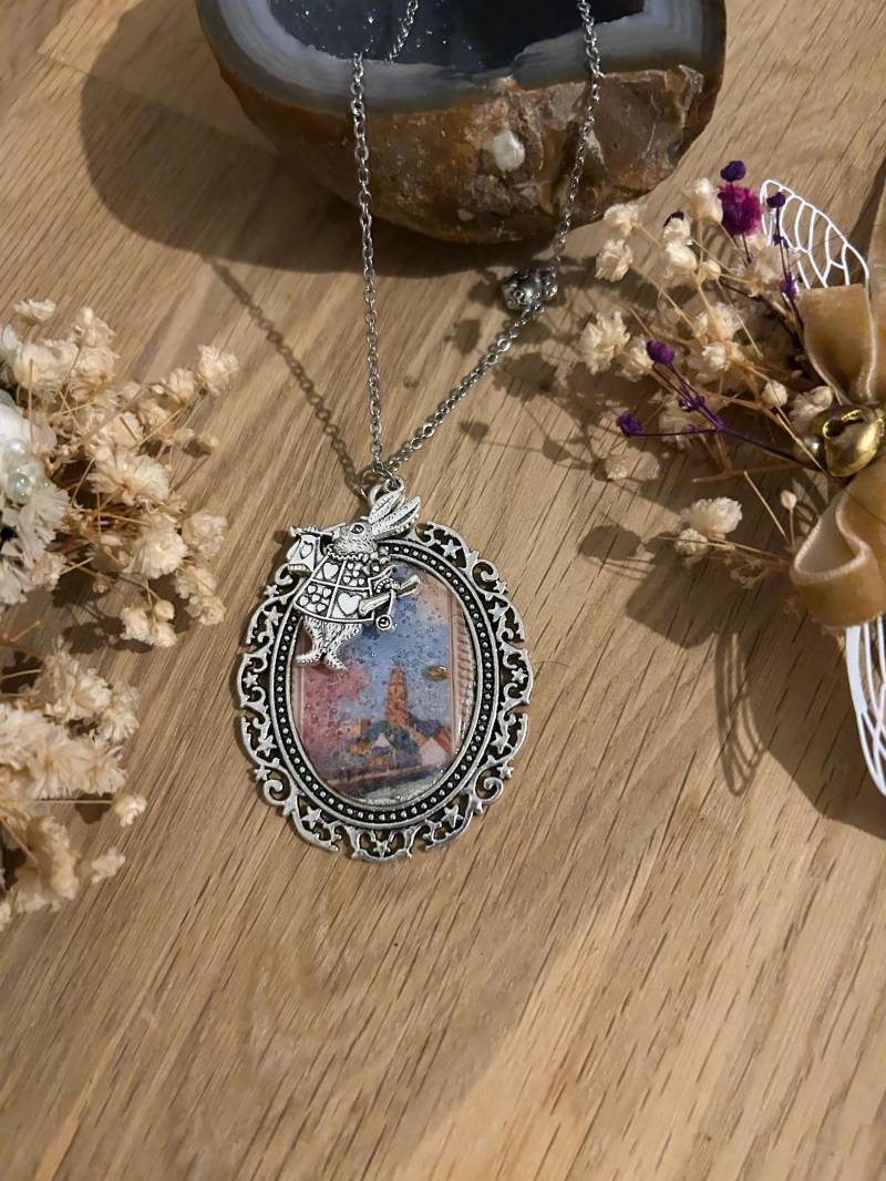 Mystical Alice Rabbit Pendant | Fall Down The Hole Vintage Necklace Mystical Alice Rabbit Pendant | Fall Down The Hole Vintage Necklace von GleamTopiaTreasures