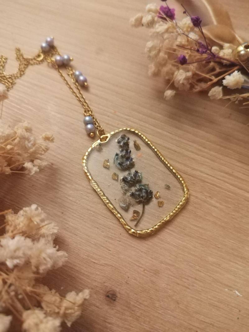 Resin Lavender Necklace von GleamTopiaTreasures