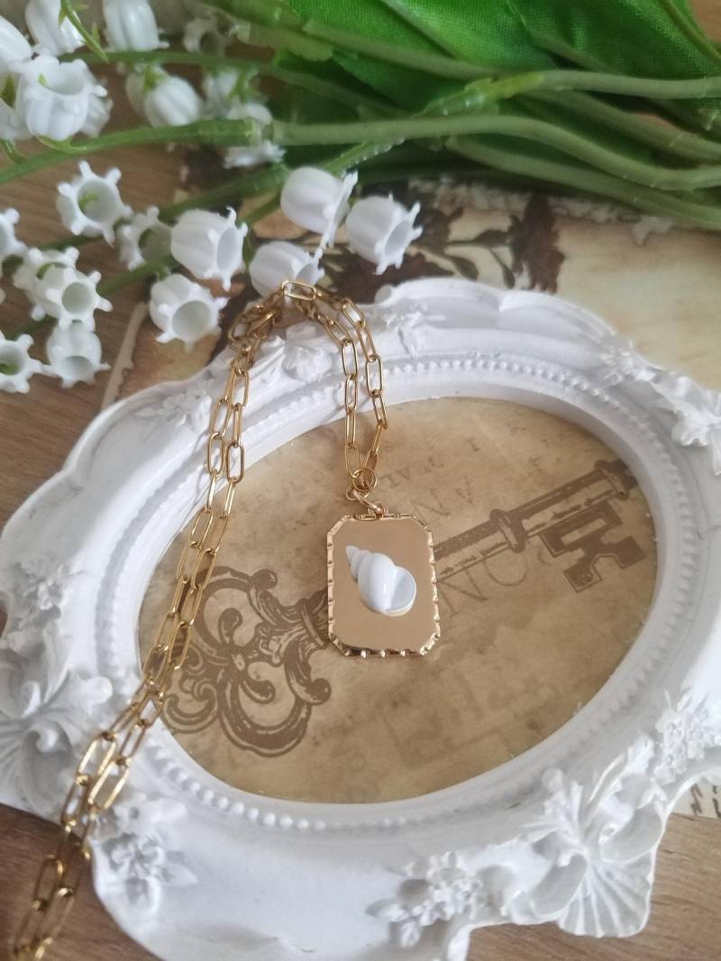 Shell Necklace Whimsical Accessories von GleamTopiaTreasures