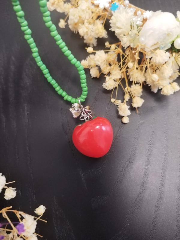 Tomato Necklace Tomato Necklace von GleamTopiaTreasures
