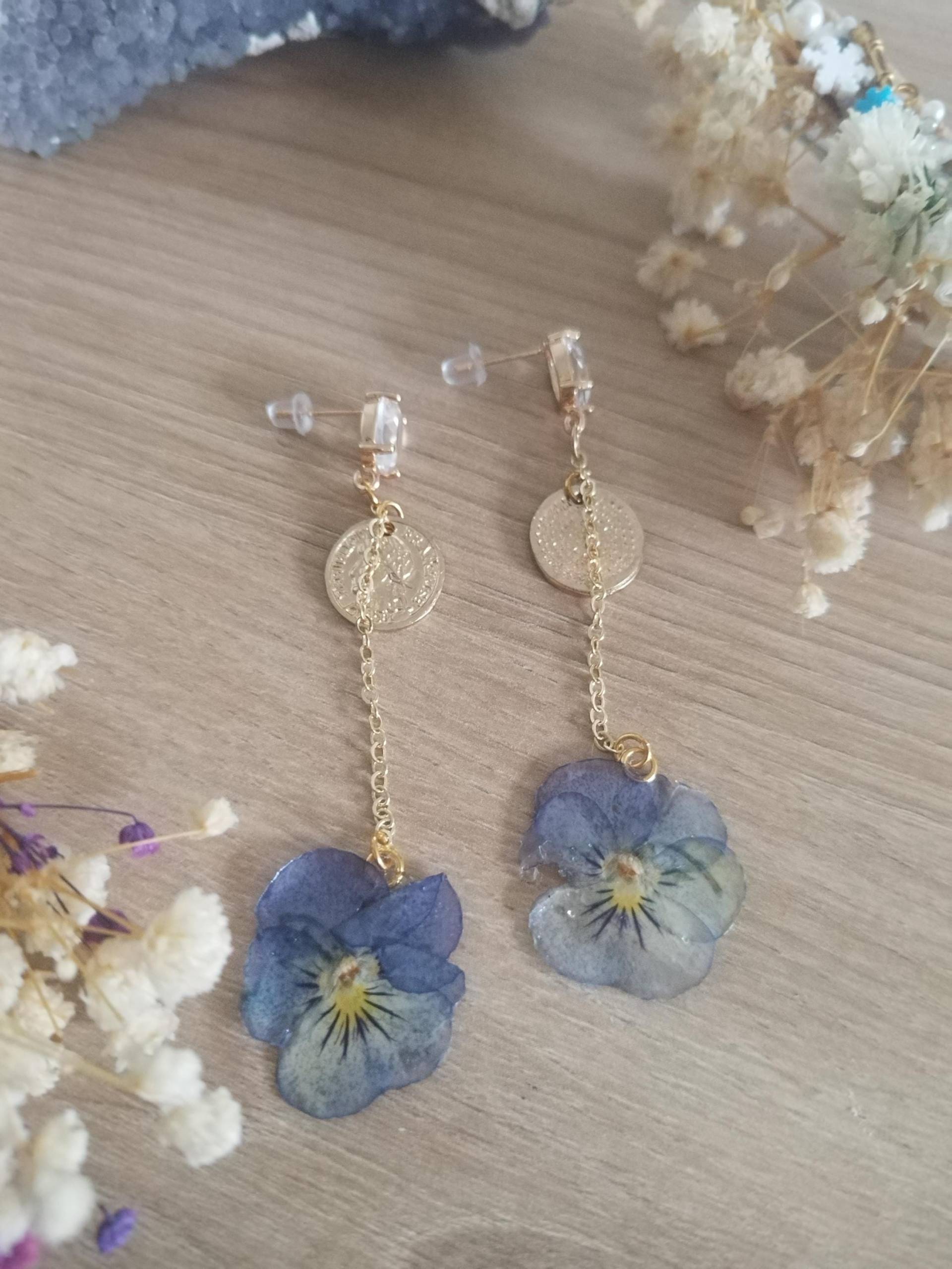 Veilchen Ohrringe Cottagecore Floral Earrings von GleamTopiaTreasures
