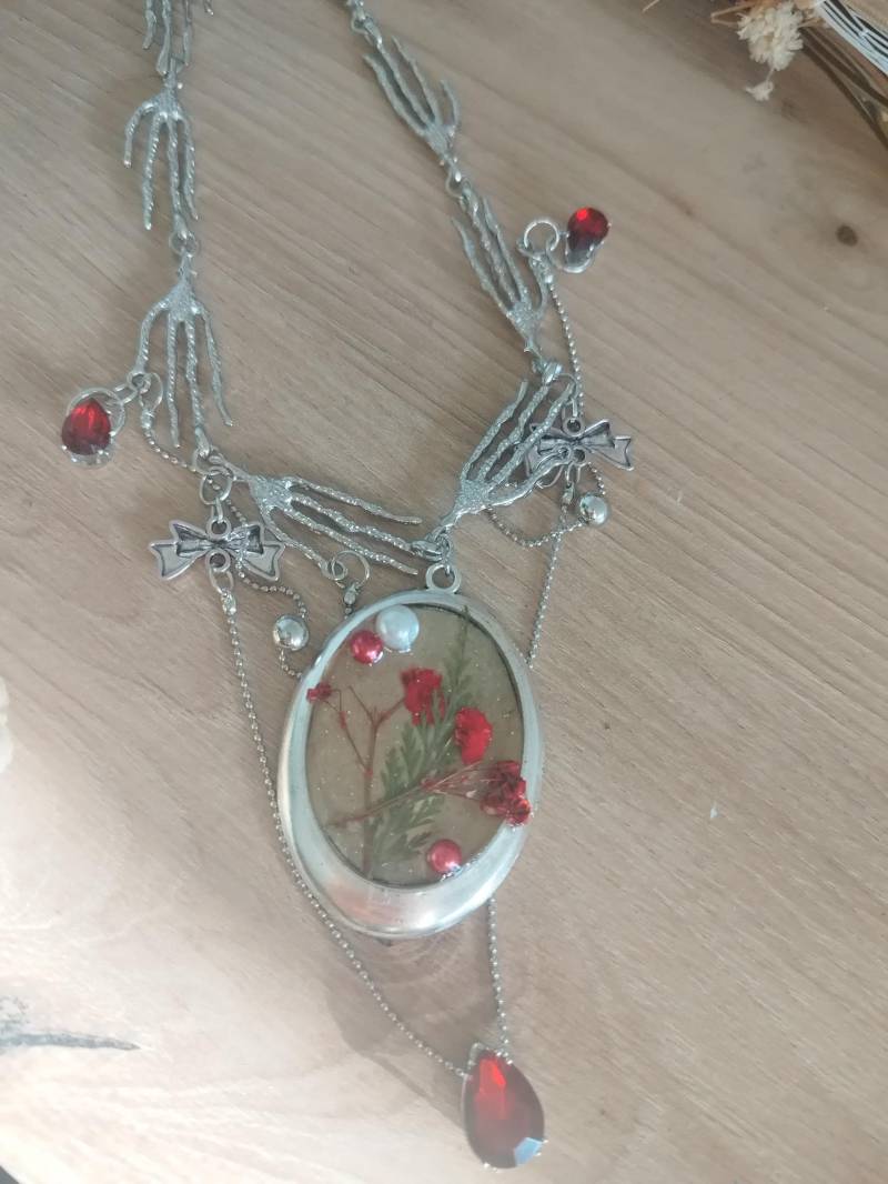 Vintage Dark Academia Halskette Cameo Necklace Vintage Dark Academia Halskette Cameo Necklace von GleamTopiaTreasures