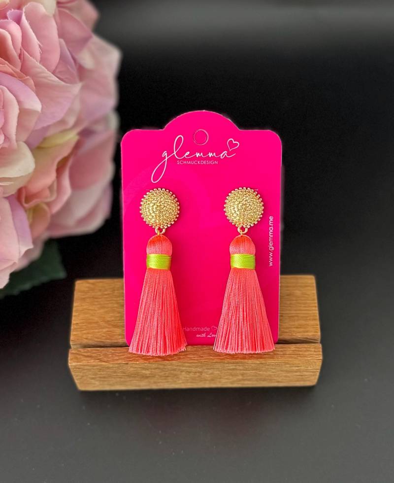 statement Ohrringe Mit Seidenquasten in Neon Coral Pink von GlemmaMe
