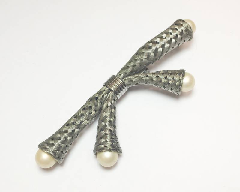 1940Er Jahre Brosche Aus Silberfarbenem Metall | 40S Silberne Maschenschleife Anstecknadel Silber Mesh von GlennasJewels