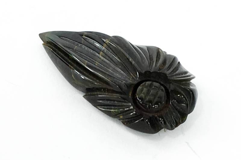 1940Er Jahre Schwarze Kleiderklammer | 40Er Bakelit Clip in Dunkelgrün & Schwarz Geschnitzt von GlennasJewels