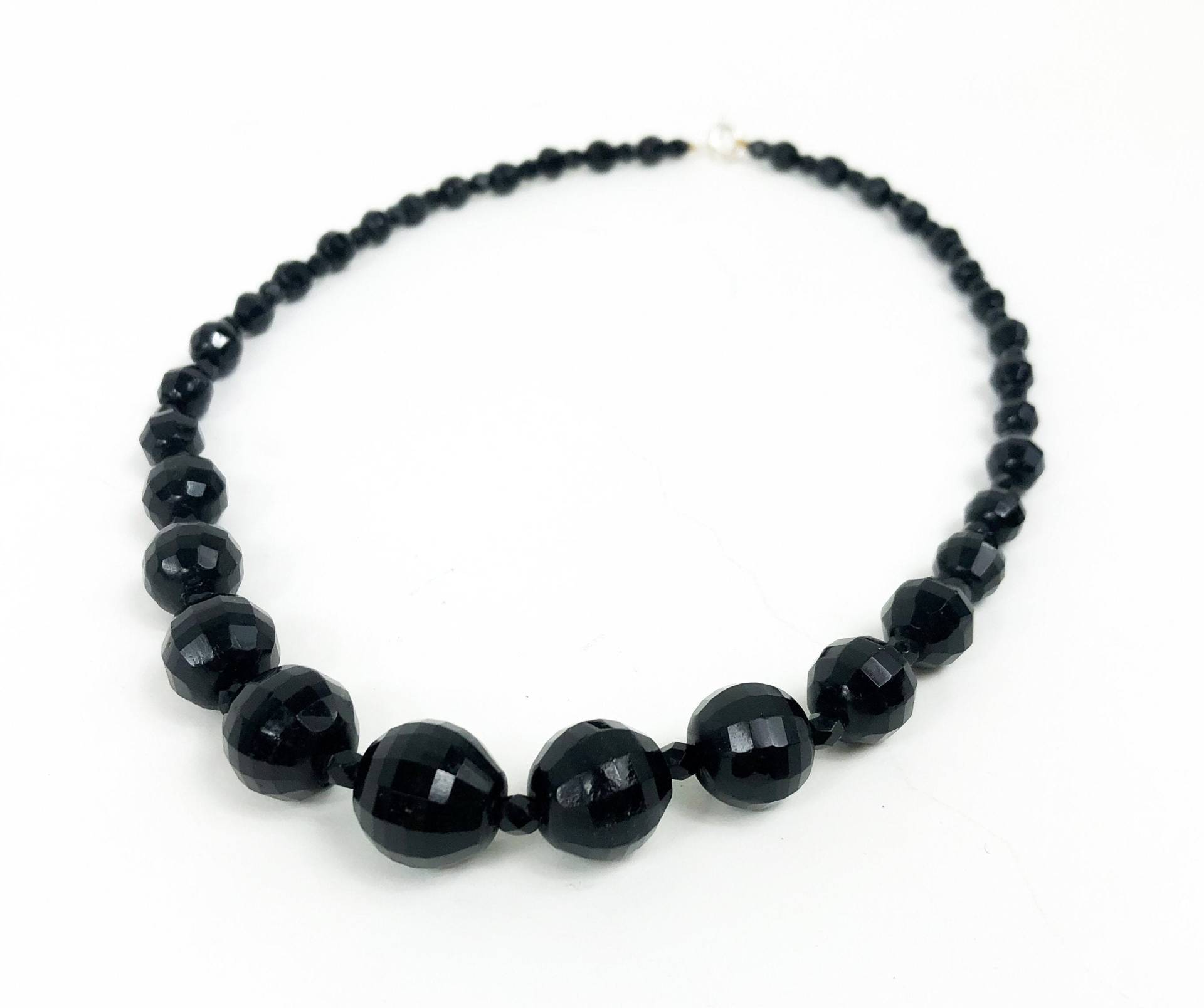 1950Er Jahre Schwarzes Glasperlen-Collier | 50Er Facettierter Glas Halsreif von GlennasJewels