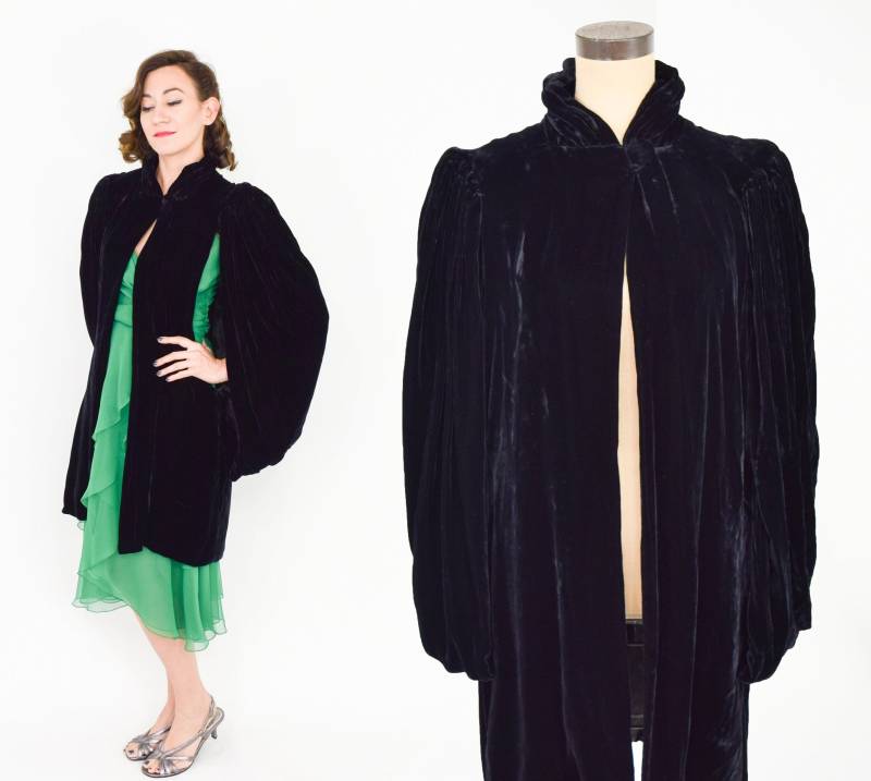 1930Er Jahre Schwarzer Mantel Aus Seidensamt | 30Er Samt Abendmantel Mittel von GlennasVintageShop