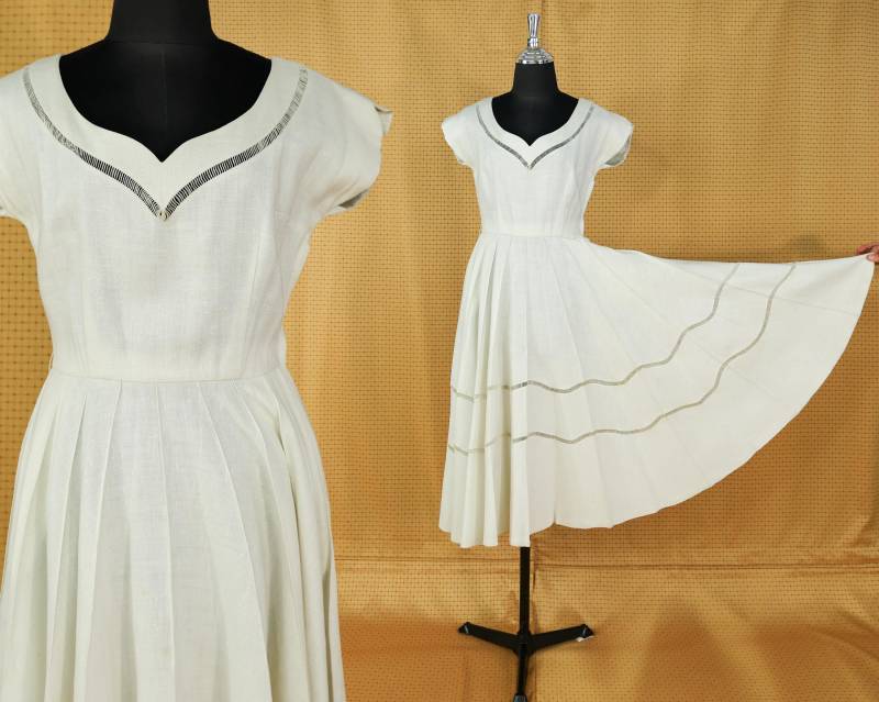 1940Er Jahre Creme Leinen Tageskleid | 40Er Sweetheart Kleid in Weiß Larry Aldrich Extraklein von GlennasVintageShop