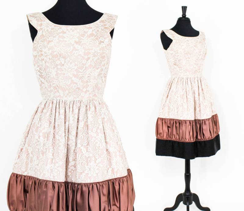 1950Er Jahre Beiges Spitzenkleid | 50Er Cocktailkleid Aus Spitze & Satin Eichelhäher Original Mittel von GlennasVintageShop