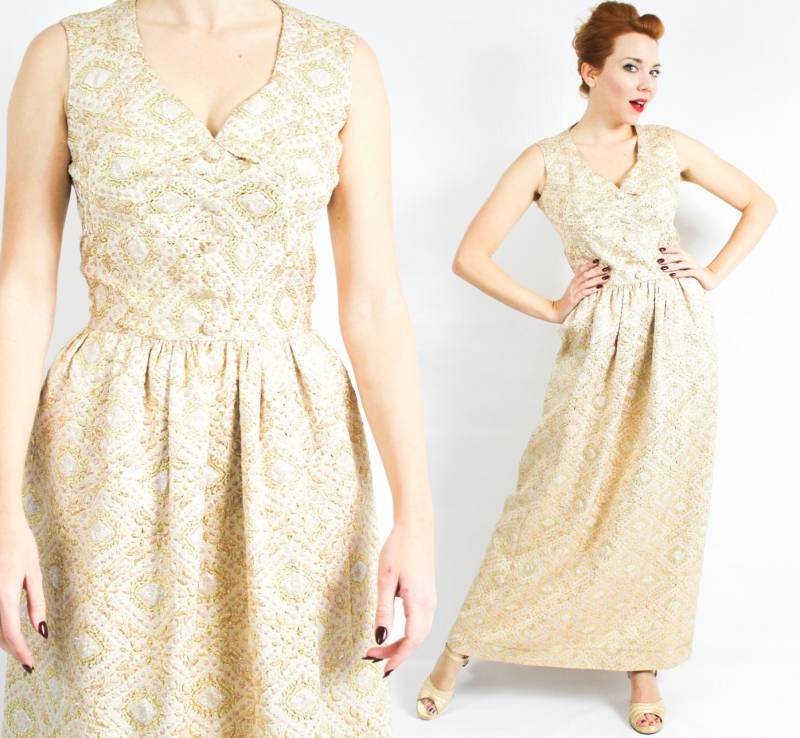 1950Er Jahre Goldbrokat Abendkleid | 50Er Gold Brokat Ärmelloses Maxi Kleid Mittel von GlennasVintageShop