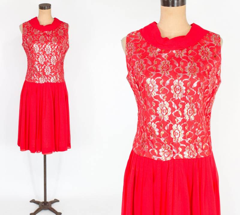 1950Er Jahre Rotes Chiffon & Spitzenkleid | 50Er Rotes Mode O'day Mittel von GlennasVintageShop