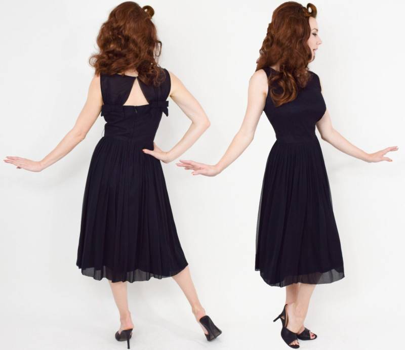 1950Er Jahre Schwarzes Seidenchiffon-Partykleid Ärmelloser Cocktail-stil, Klein von GlennasVintageShop