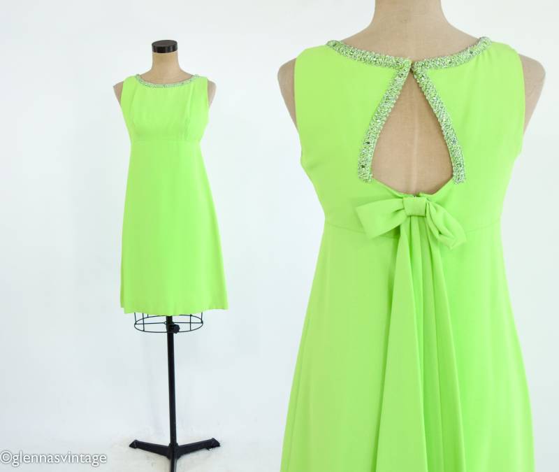 1960Er Jahre Grünes Crepe Party Kleid | 60Er Lime Green Cocktailkleid Schlüsselloch-Rücken-Kleid von GlennasVintageShop