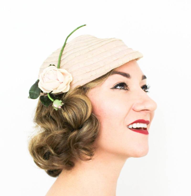 Hattie Carnegie Hut | 1940Er Jahre Altrosa Gewebter Kipp-Hut 40Er Pink Blumen Spitzen von GlennasVintageShop