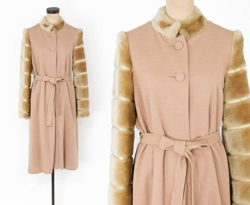 Lilli Diamant | 1970Er Jahre Camel Woll Strickmantel 70Er Beige Strick & Kunstpelz Ärmel Mantel Groß von GlennasVintageShop