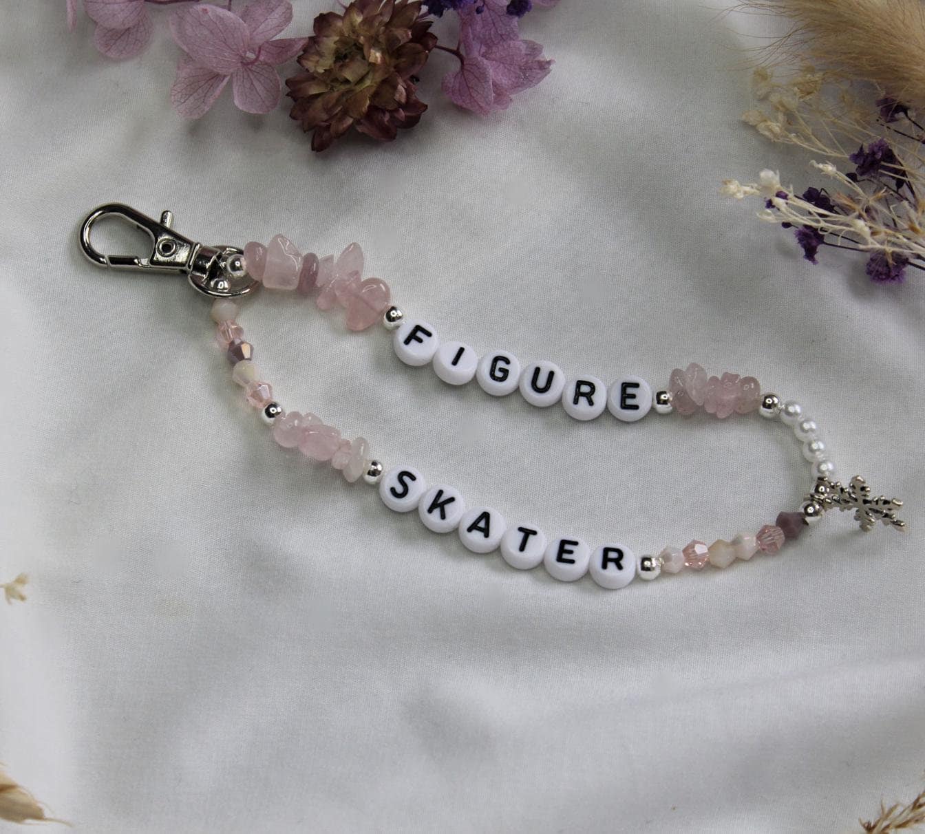 Schlüsselanhänger Für Eiskunstläufer, Handgemacht Mit Rosenquarz & Schneeflocke, Geschenk Eisläufer, Taschenanhänger Naturstein, Rosa Perlen Schlüsselanhänger Für Eiskunstläufer, Handgemacht Mit Rosenquarz & Schneeflocke, Geschenk Eisläufer, Taschenanhänger Naturstein, Rosa Perlen von GlideAndGlowShop