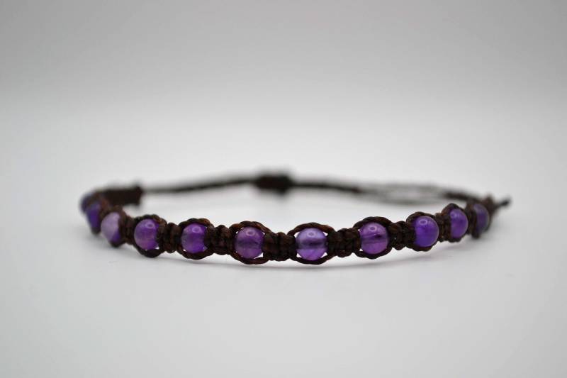Amethyst Bliss, Amethyst-Armband - Handgefertigt Aus Linhasita Garn Erhältlich in Verschiedenen Farbvariationen von GlimmerGarde