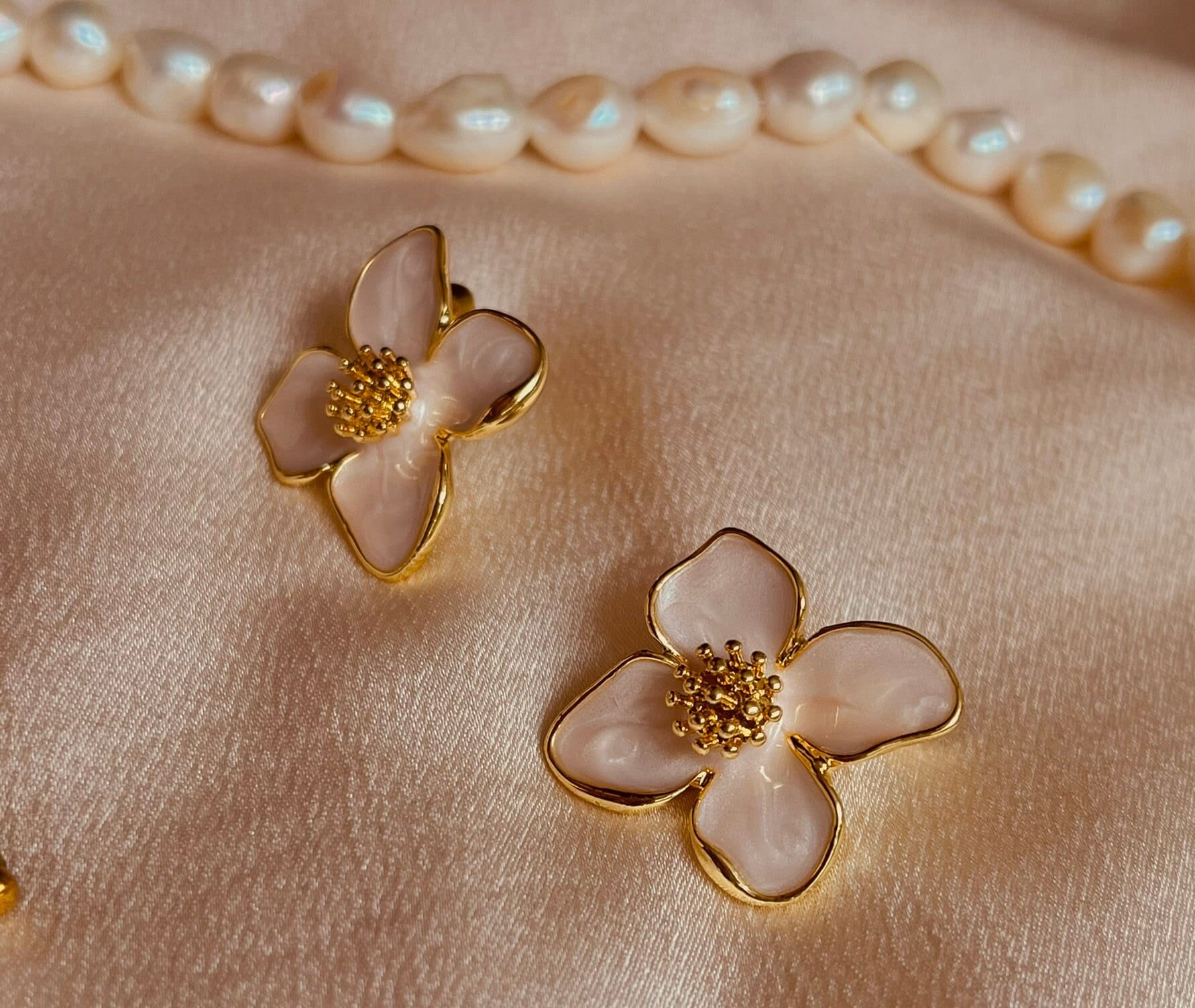 Ohrringe Rose Blume Stecker Weiß Gold Ohrringe Rose Blume Stecker Weiß Gold von GlimmeringGemsDesign