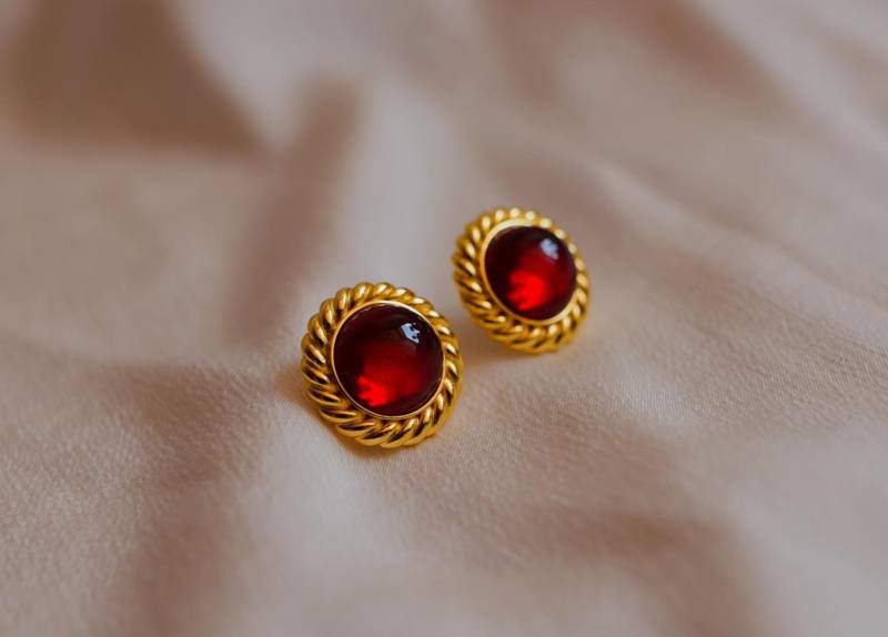 Ohrringe Roter Stein Gold Naturstein Kristall Rot Glas von GlimmeringGemsDesign