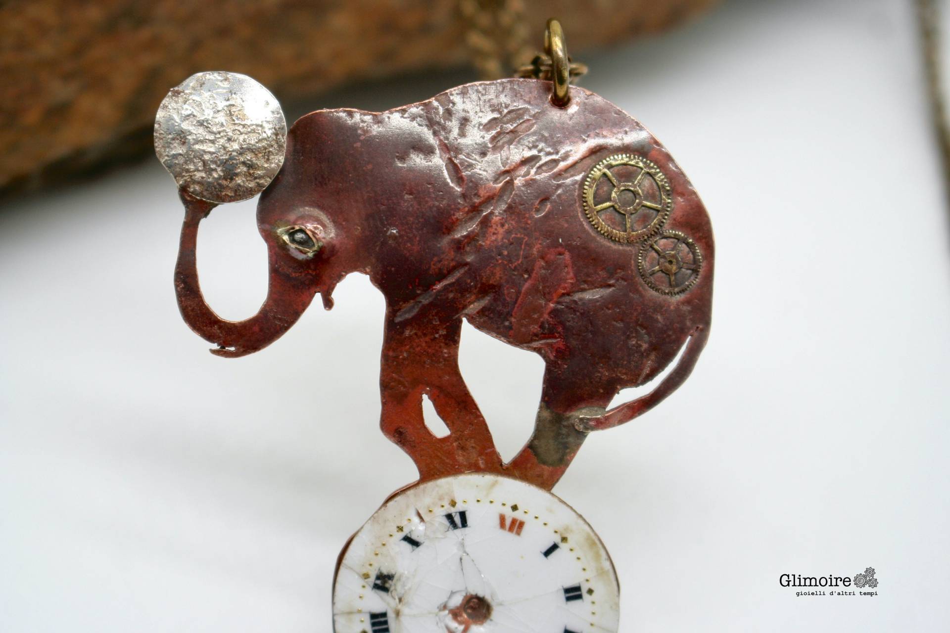 Elefant Balanciert Auf Zeit Art.346 Elefant Balanciert Auf Zeit Art.346 von Glimoire