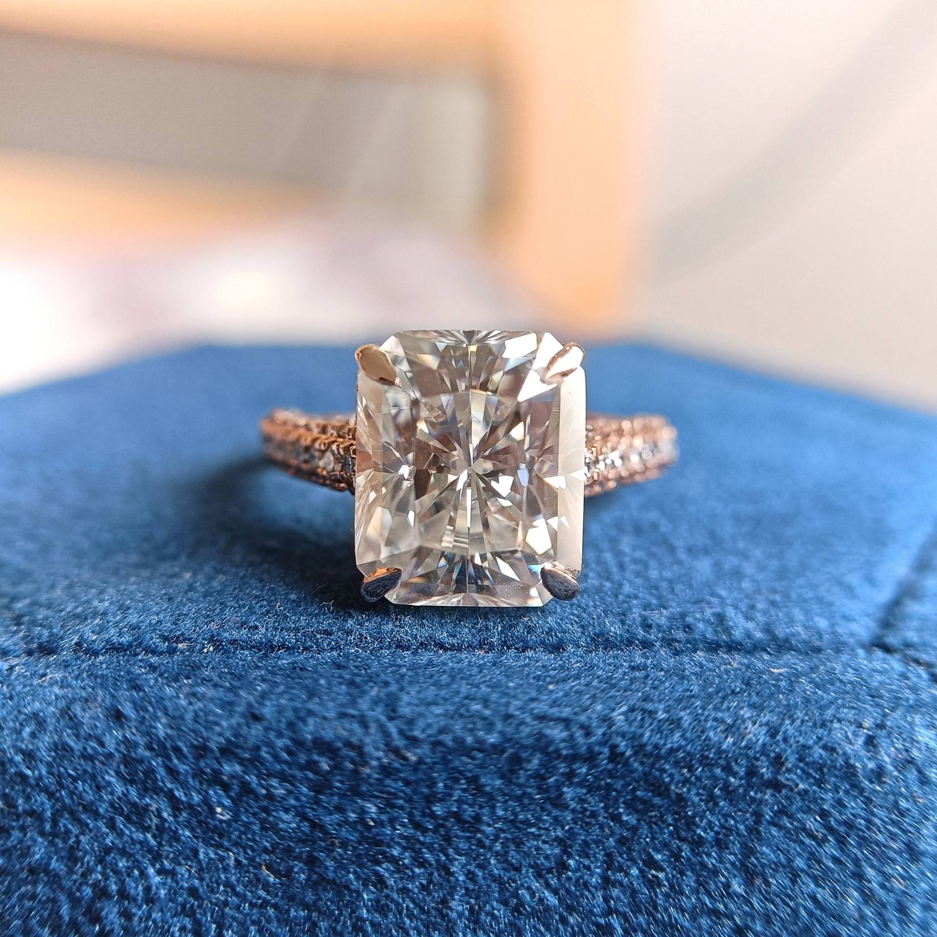 5.05Ct Versteckter Halo-Ring Mit Strahlendem Schnitt, Moissanite-Verlobungsringe, 3-Seitiger Pave-Ring, Ehering Für Frauen, Solitär-Diamantring von GlimpseStone