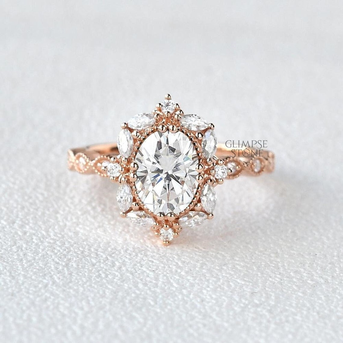 Art Deco Vintage Moissanit Verlobungsring, Ring, Ovaler 14K Massivgold Ring von GlimpseStone