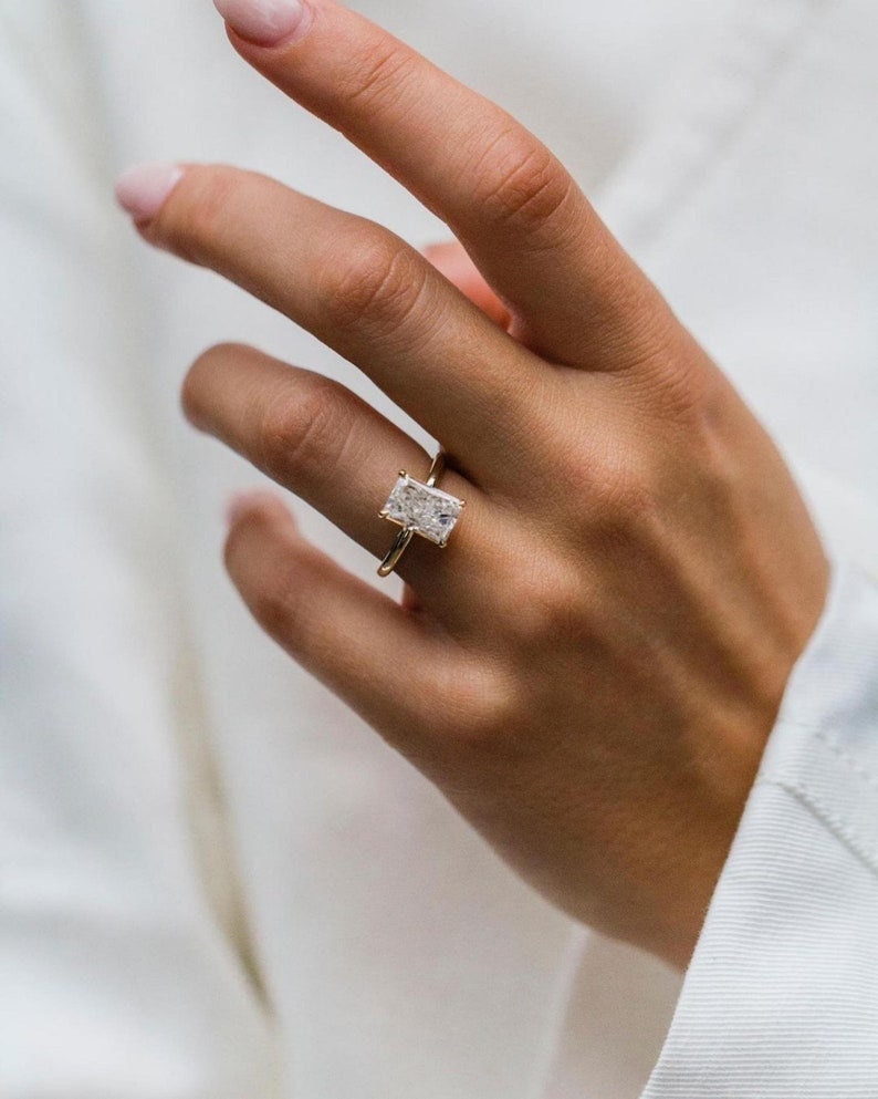 Moissanite Verlobungsring, Ehering Mit Strahlendem Diamant 1.74Ct, Versteckter Halo-Ring, 18K Gelbgold Ring, Jubiläumsring, Versprechensring von GlimpseStone