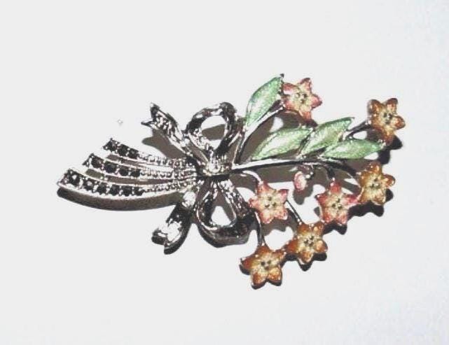 Vintage Art Deco Schmuck Hübsche Emaillierte Blumen Geprägt Design Auf Rückseite Brosche/Pin Vintage Art Deco Schmuck Hübsche Emaillierte Blumen Geprägt Design Auf Rückseite Brosche/Pin von GlimpseofArt