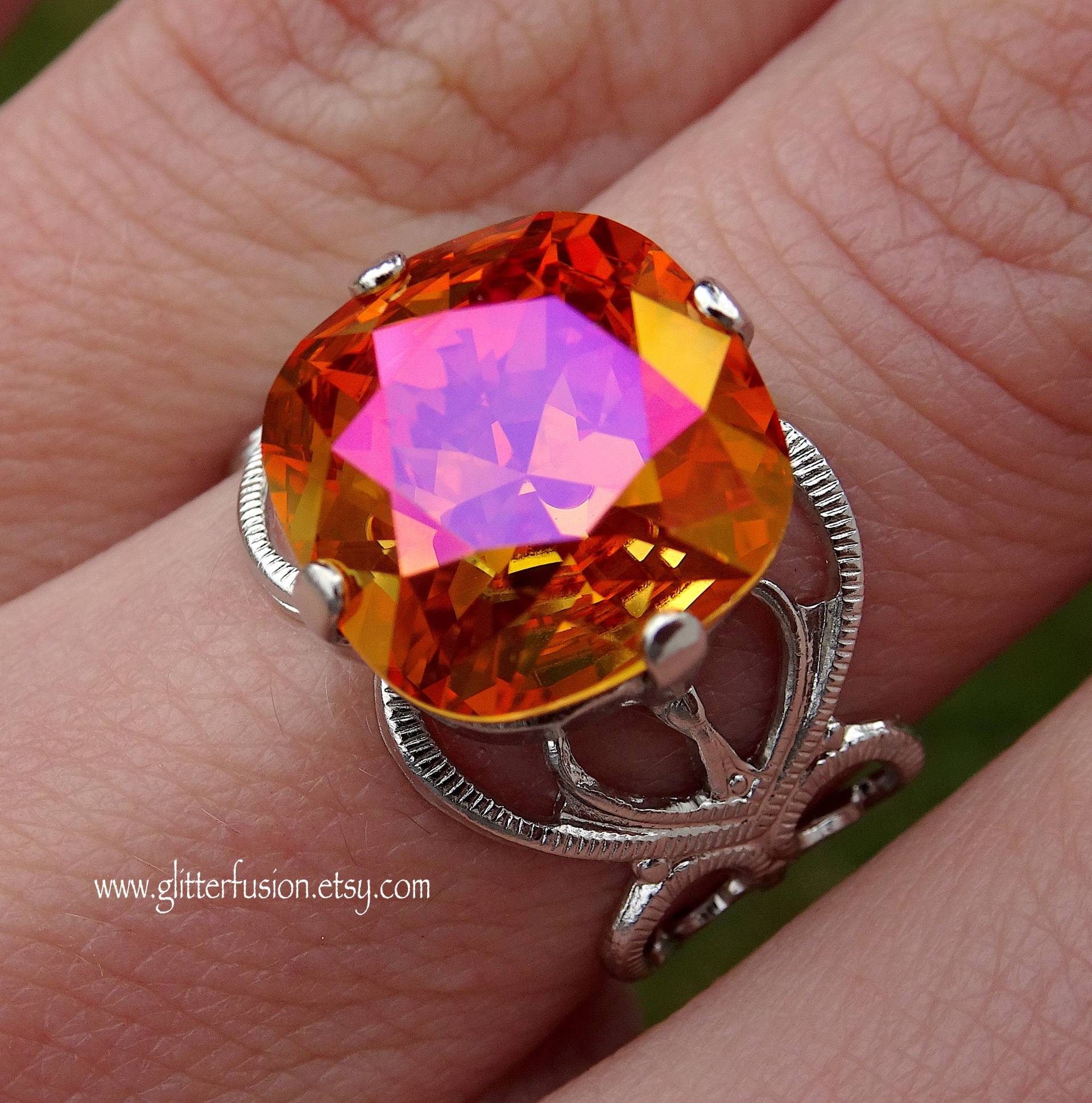 Astral Pink Swarovski Kissenschliff Boho Glam Ring, Orange Kristall Silber Filigran Herz Band Statement Glitter Fusion Astral Pink Swarovski Kissenschliff Boho Glam Ring, Orange Kristall Silber Filigran Herz Band Statement Glitter Fusion von GlitterFusion
