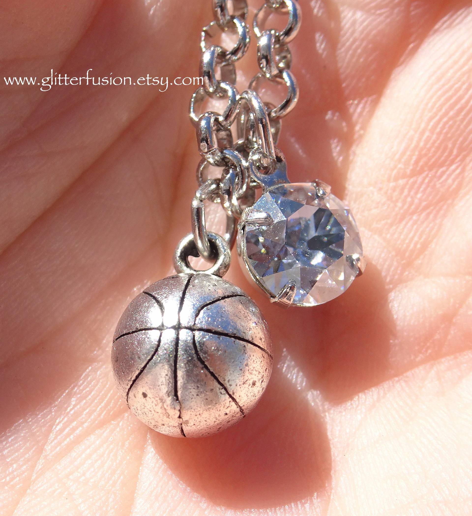 Blauton Swarovski Kristall Basketball Charme Statementkette, Sport Fächer März Madness Spiel Tag Schmuck, Gehen Team Cheerleader Halskette Blauton Swarovski Kristall Basketball Charme Statementkette, Sport Fächer März Madness Spiel Tag Schmuck, Gehen Team Cheerleader Halskette von GlitterFusion