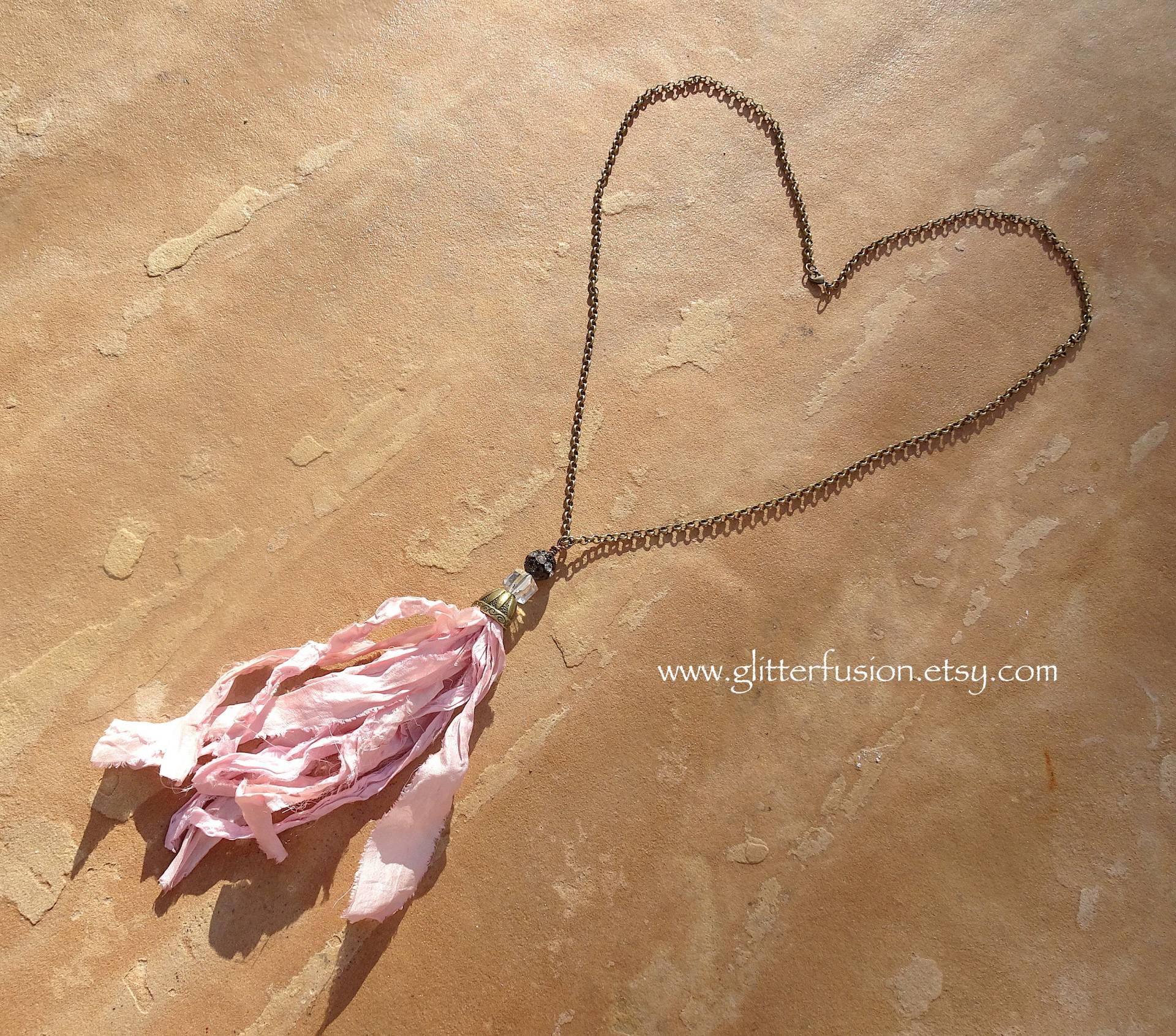 Cotton Candy Rosa Seide Sari Quaste Halskette, Lange Boho Chic Statement Glam Coachella Festival Modekette Cotton Candy Rosa Seide Sari Quaste Halskette, Lange Boho Chic Statement Glam Coachella Festival Modekette von GlitterFusion