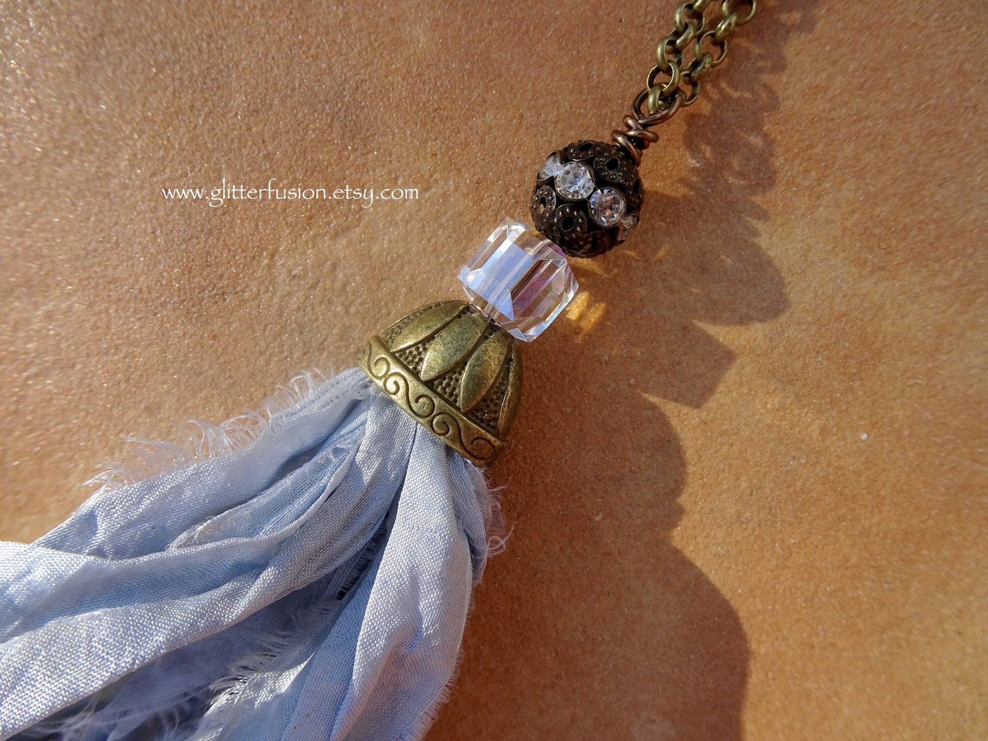 Icy Blue Silk Sari Tassel Statement Halskette, Long Layering Boho Chic Vintage Glam Necklace, Coachella Festival Fashion Halskette Icy Blue Silk Sari Tassel Statement Halskette, Long Layering Boho Chic Vintage Glam Necklace, Coachella Festival Fashion Halskette von GlitterFusion