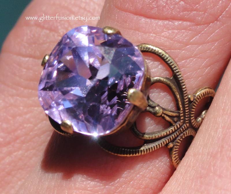 Violetter Swarovski-Kristallring Mit Kissenschliff, Orchideen-Kristall-Quadratring, Rosa/Lila Boho-Kristall-Ball-Ring, Antikes Violetter Swarovski-Kristallring Mit Kissenschliff, Orchideen-Kristall-Quadratring, Rosa/Lila Boho-Kristall-Ball-Ring, Antikes von GlitterFusion
