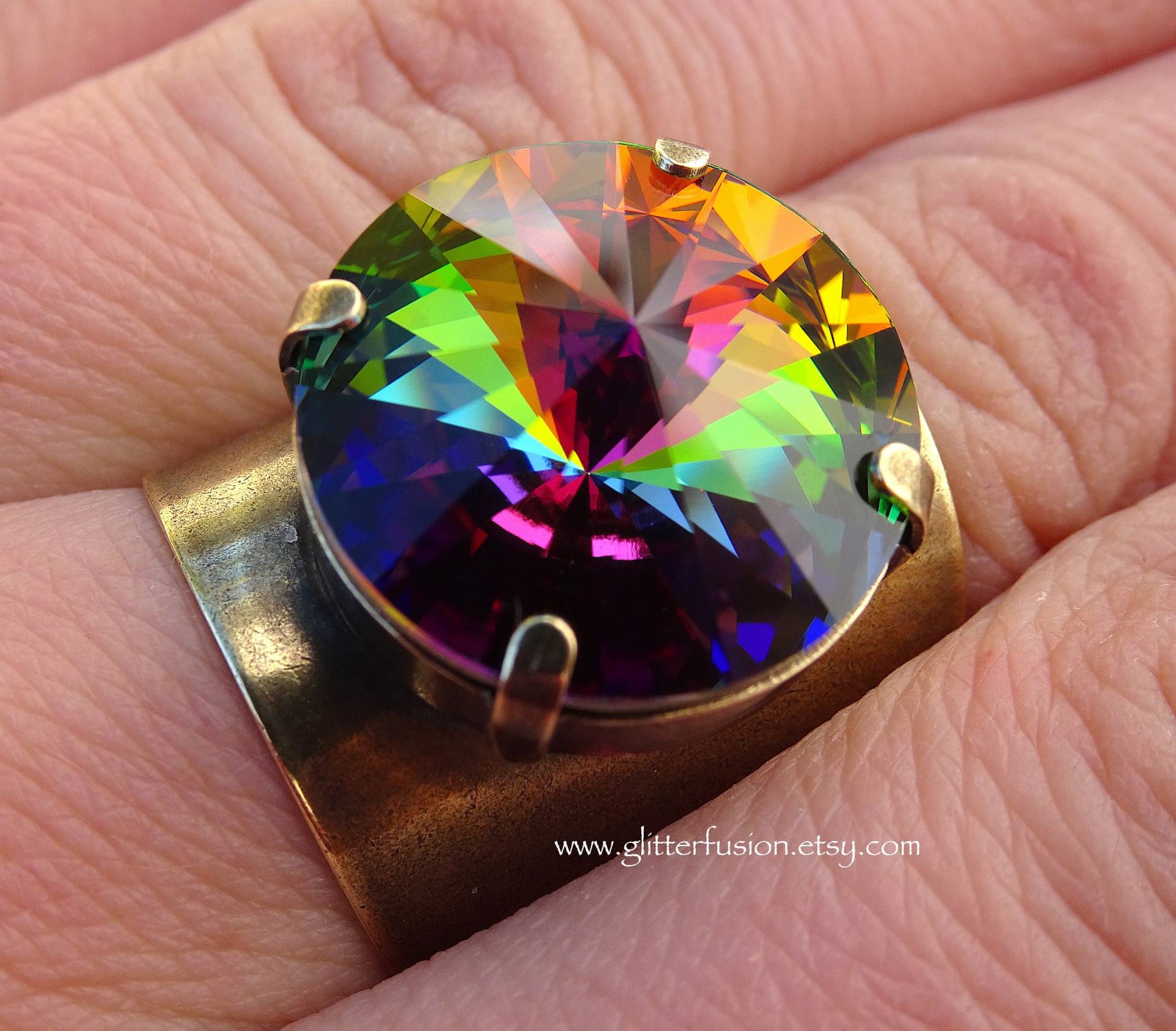 Vitrail Swarovski Rivoli 18mm Großer Boho Glam Statement Ring, Breitband Regenbogen Kristall Chic High Fashion Pageant Kristallring Vitrail Swarovski Rivoli 18mm Großer Boho Glam Statement Ring, Breitband Regenbogen Kristall Chic High Fashion Pageant Kristallring von GlitterFusion