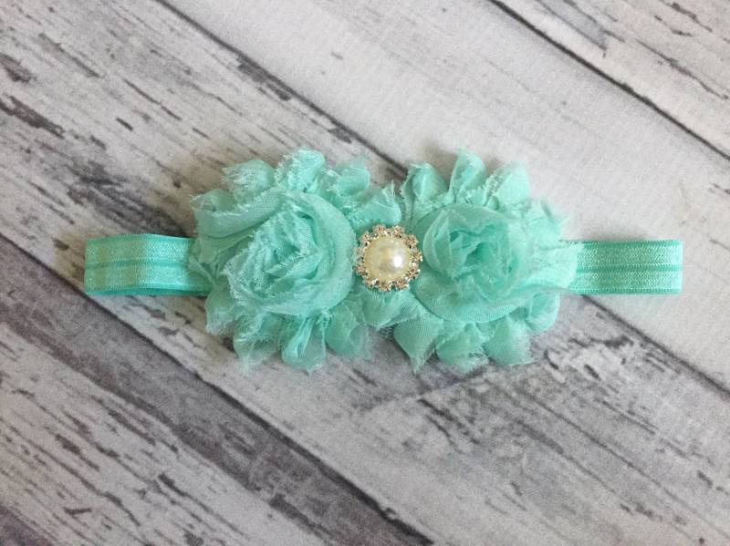 Mint Baby Mädchen Stirnband, Perlen Shabby Chic Taufe Foto Requisite von GlitterMeCute