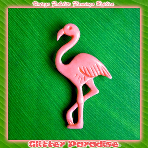 Fakelite Flamingo - Brosche Vintage Replik Retro Pinker Schmuck Geschnitzt Mid Century Modern Glitter Paradise® von GlitterParadise