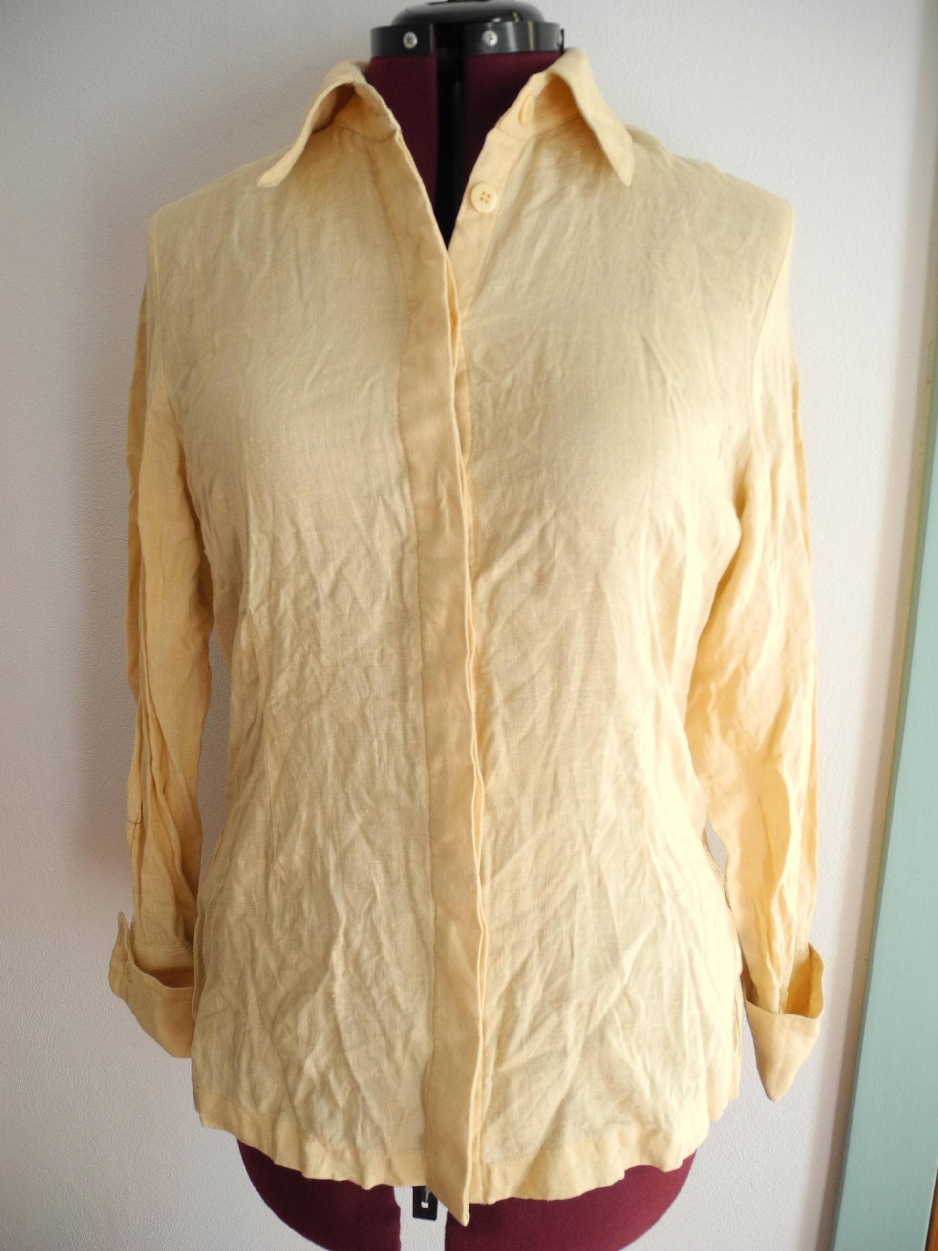 Giorgio Angelo Ecru Leinen Designer 70Er Jahre Hemd Schmetterling Kragenbluse Giorgio Angelo Ecru Leinen Designer 70Er Jahre Hemd Schmetterling Kragenbluse von GlitteratiHautie
