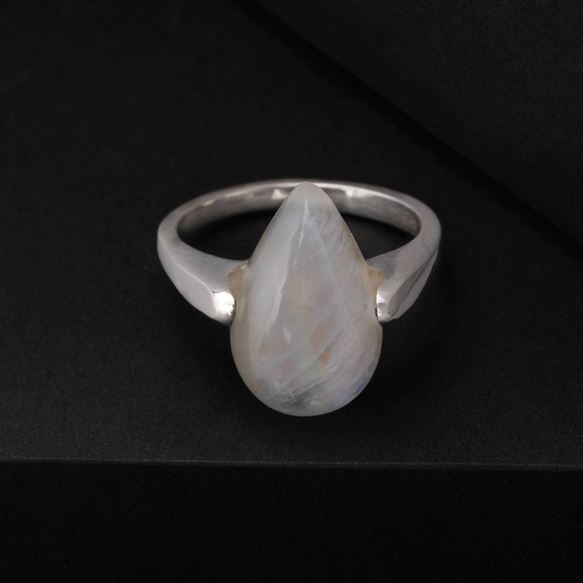 Ring Mondstein Teardrop in Sterling Silber Ring Mondstein Teardrop in Sterling Silber von Glittertag