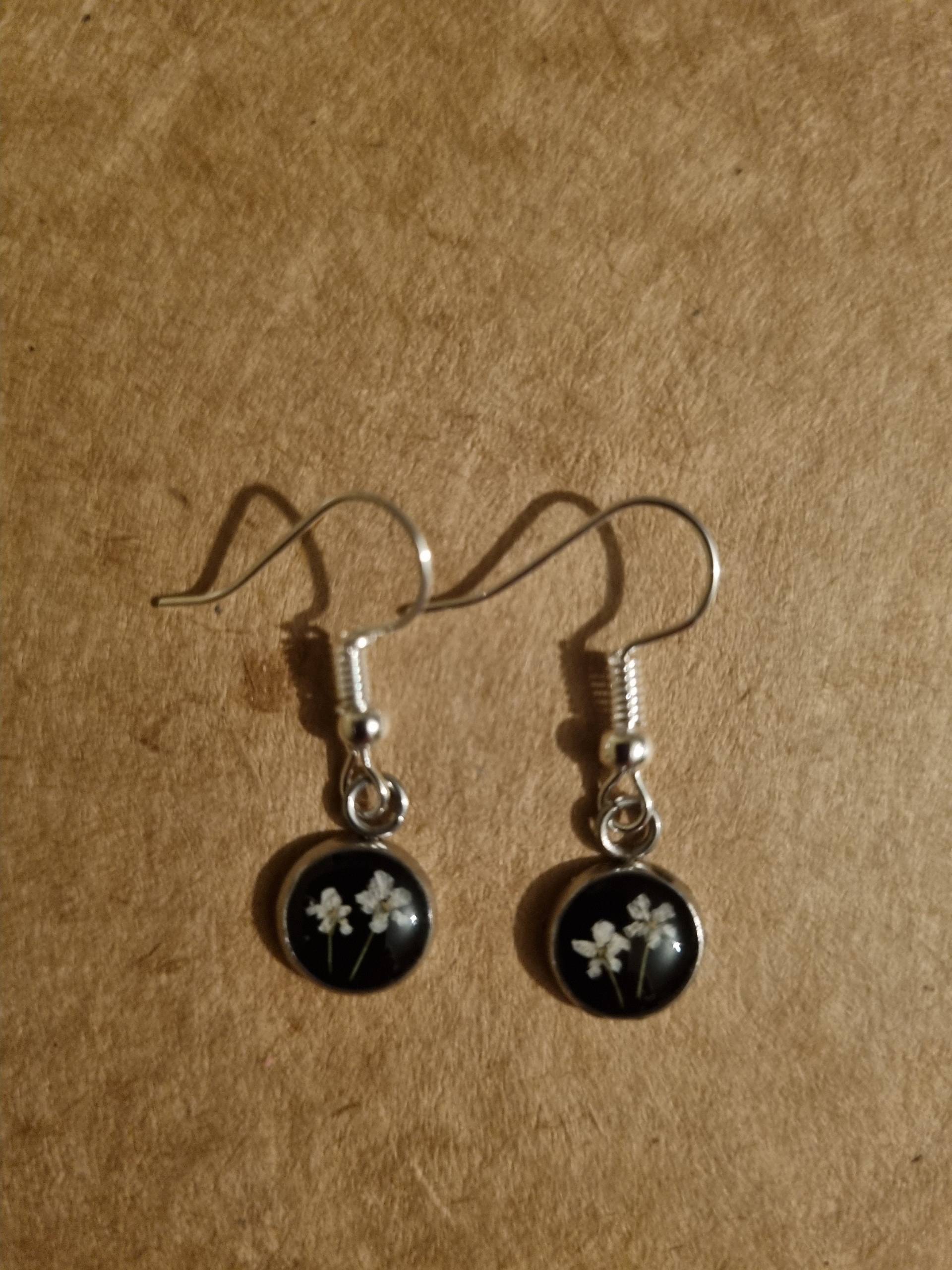 Harzschmuck Ohrringe Hänger Echte Trockenblumen Wiesenkerbl Epoxidharz Harzschmuck Ohrringe Hänger Echte Trockenblumen Wiesenkerbl Epoxidharz von GlitzerelsterLandau