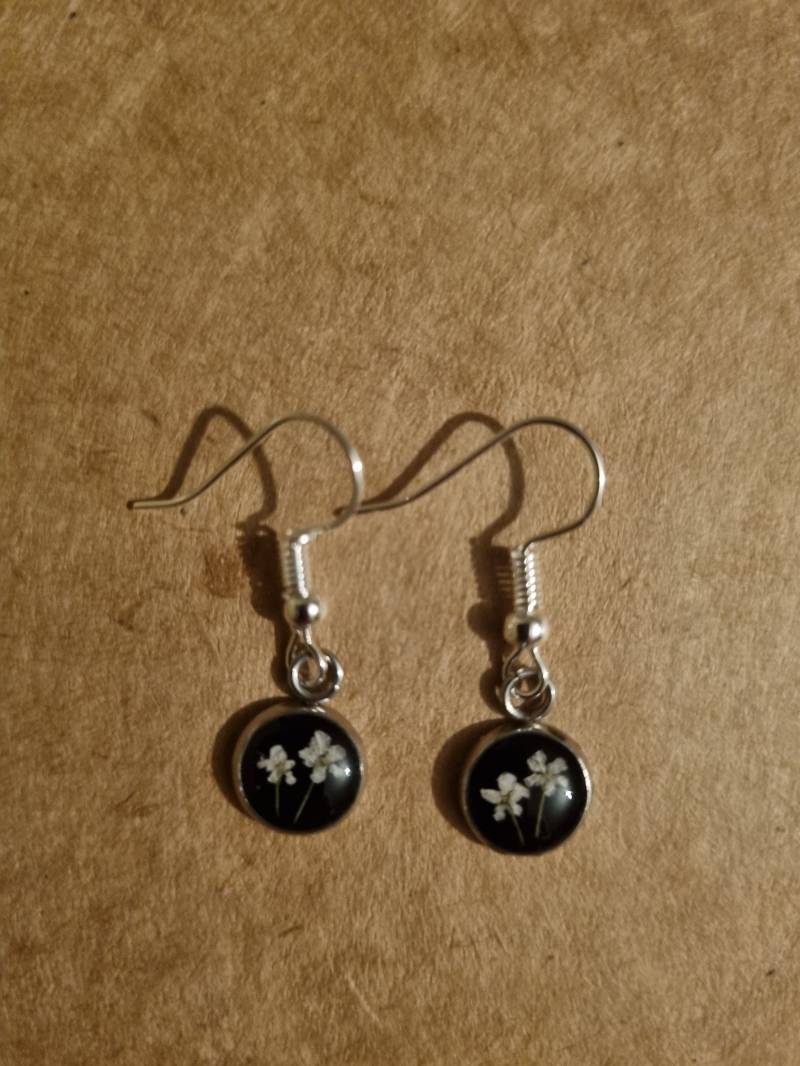 Harzschmuck Ohrringe Hänger Echte Trockenblumen Wiesenkerbl Epoxidharz Harzschmuck Ohrringe Hänger Echte Trockenblumen Wiesenkerbl Epoxidharz von GlitzerelsterLandau