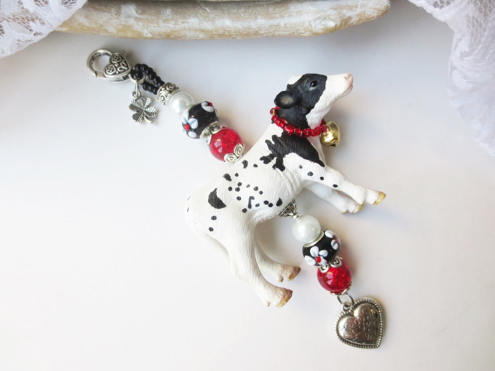 Taschenanhänger Anhänger, Kalb, Kuh, Kälbchen, Geschenkidee, Unikat, Dirndl, Trachten, Glücksbringer, Geschenk, Upcycling, Oktoberfest von GlitzerfeinDE