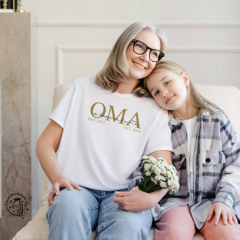 Oma Shirt Bio-Baumwolle Handmade Mit Kindernamen Personalisiert, Perfektes Muttertagsgeschenk Oma Shirt Bio-Baumwolle Handmade Mit Kindernamen Personalisiert, Perfektes Muttertagsgeschenk von Glitzerfloeckchen