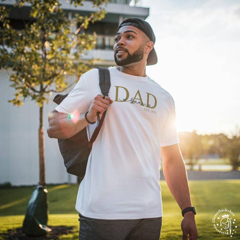 Papa Shirt Bio-Baumwolle Handmade Mit Kindernamen Personalisiert, Perfektes Vatertagsgeschenk von Glitzerfloeckchen