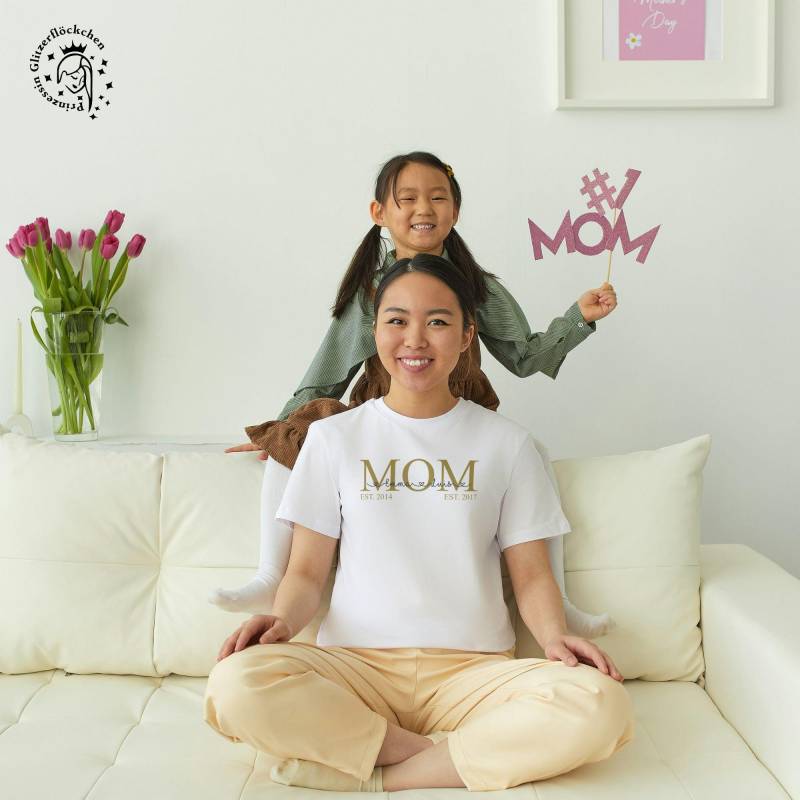 Mama Shirt Bio-Baumwolle Handmade Personalisiert Mit Kindernamen, Perfektes Muttertagsgeschenk von Glitzerfloeckchen