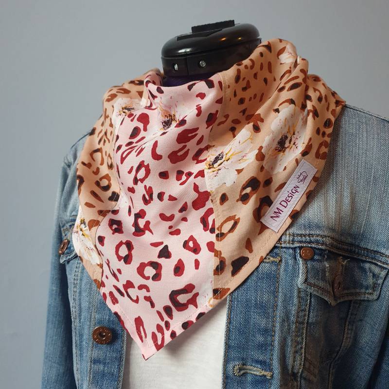 Dreieckstuch Leoprint - Modernes Tuch Für Damen, Animalprint Halstuch, Blumenmuster, Elegant Boho, Bandana, Kopftuch, Viskose, Geschenkidee von Glitzernadel