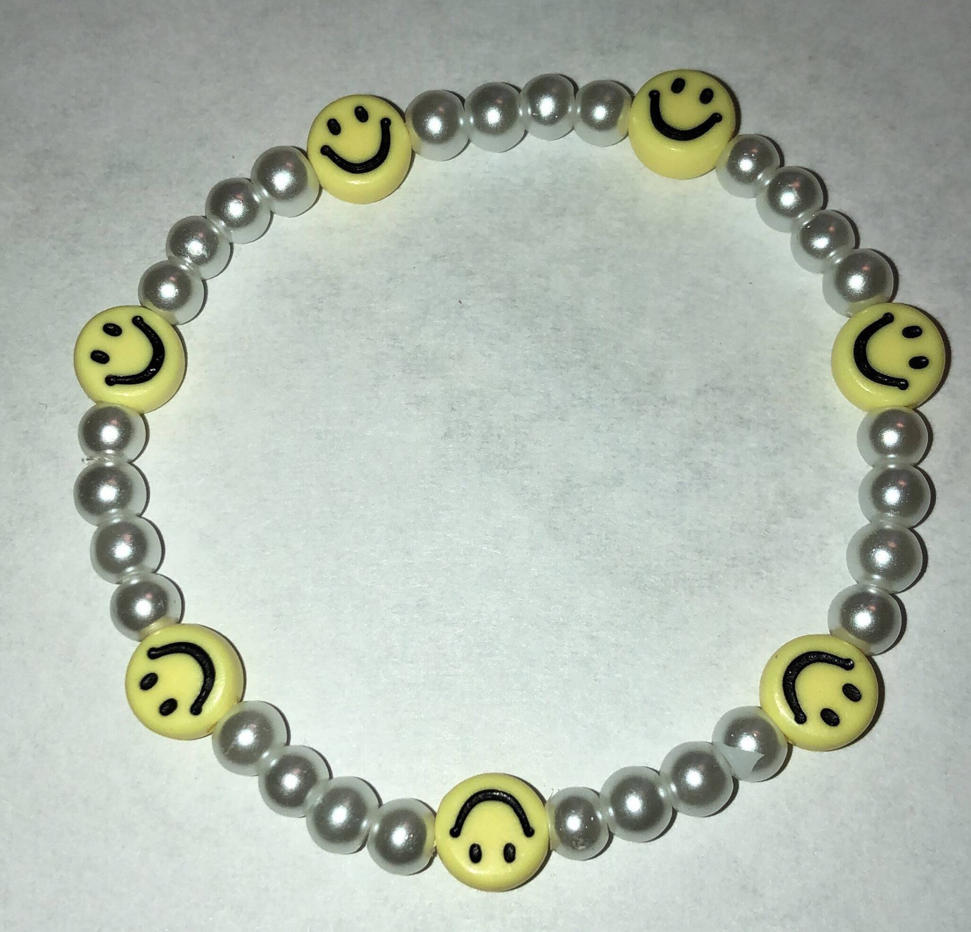 Perlenarmband Blumen Bts Smileys Perlenarmband Blumen Bts Smileys von GlitzerweltHZ
