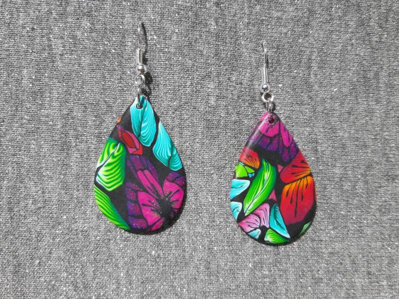 Hängeohrringe Aus Fimo, Ohrhänger, Ohrringe Mit Blümchenmuster Polymer Clay Glitzer Blumen Muster Tropfenförmig von Glitzerwerk35
